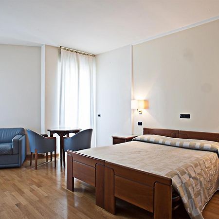 Hotel Il Timone Porto San Giorgio Exterior foto