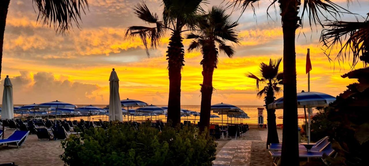 Hotel Il Timone Porto San Giorgio Exterior foto