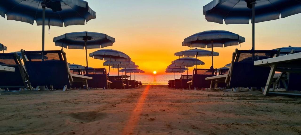 Hotel Il Timone Porto San Giorgio Exterior foto