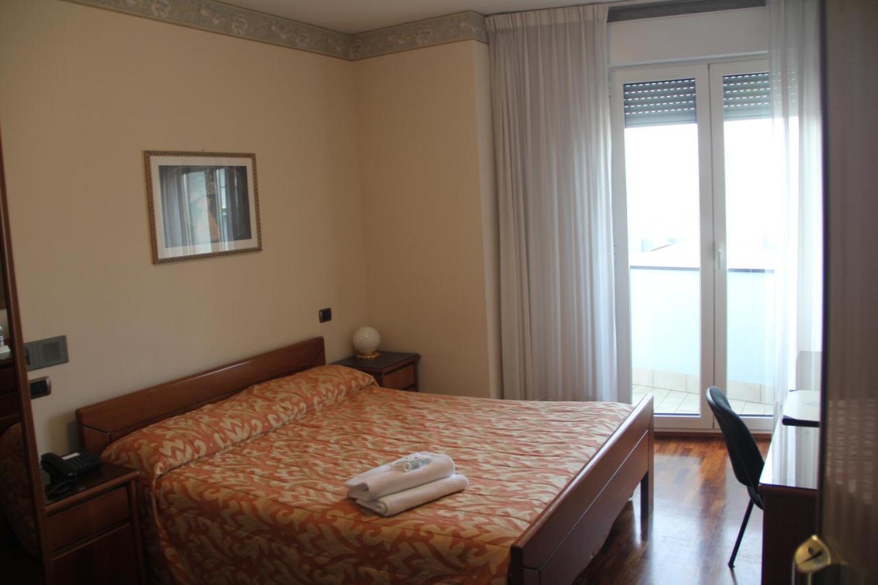 Hotel Il Timone Porto San Giorgio Exterior foto